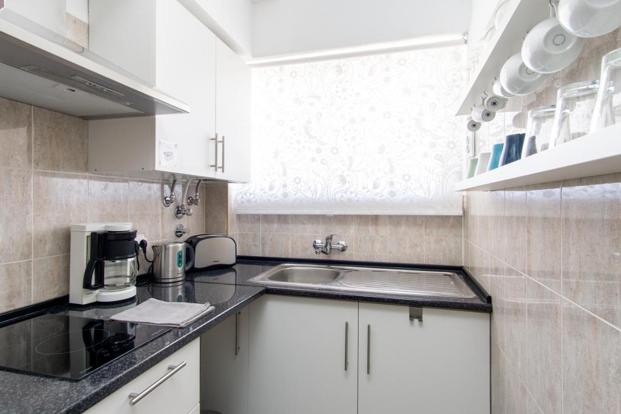Gaze Out At The City In A Retro-Chic Getaway 리스본 외부 사진