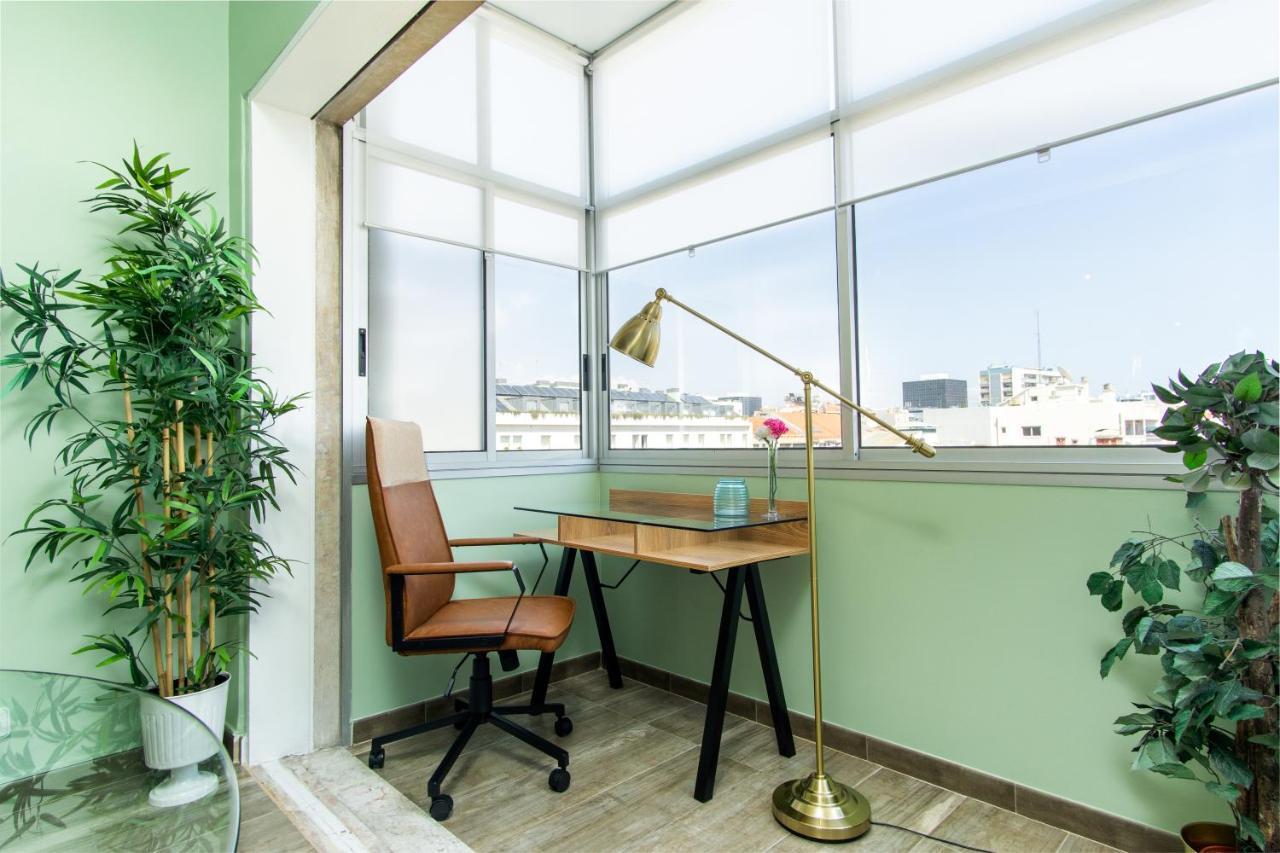 Gaze Out At The City In A Retro-Chic Getaway 리스본 외부 사진