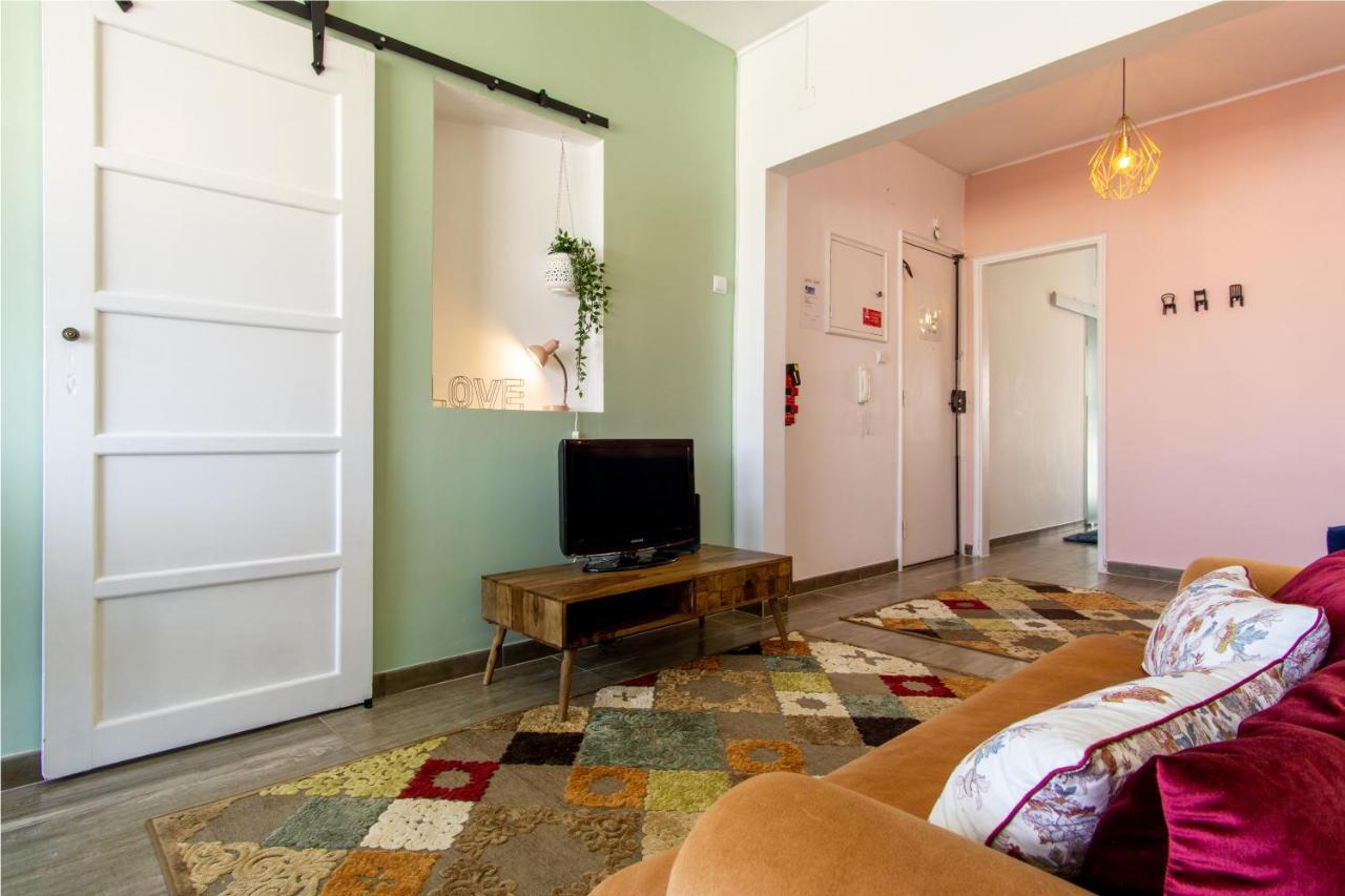 Gaze Out At The City In A Retro-Chic Getaway 리스본 외부 사진