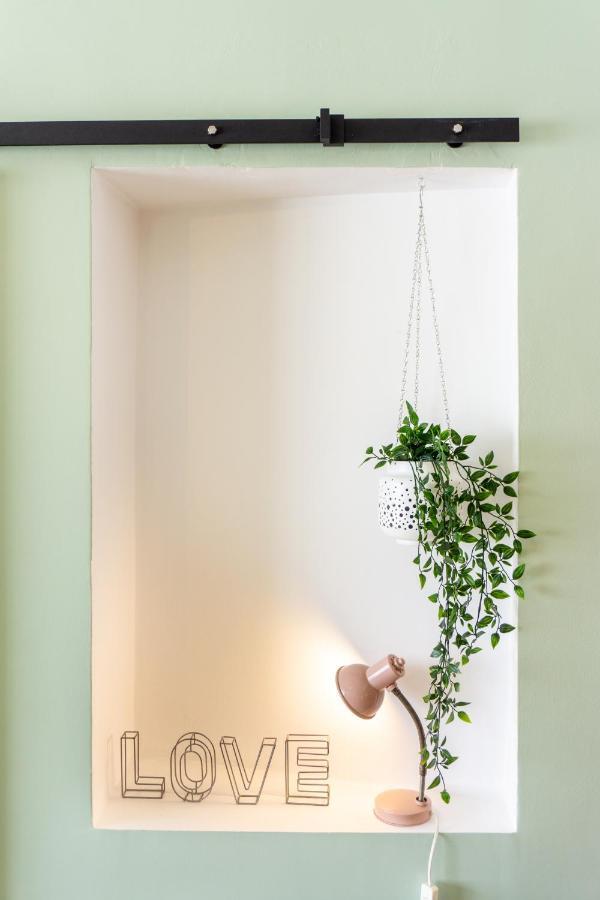 Gaze Out At The City In A Retro-Chic Getaway 리스본 외부 사진
