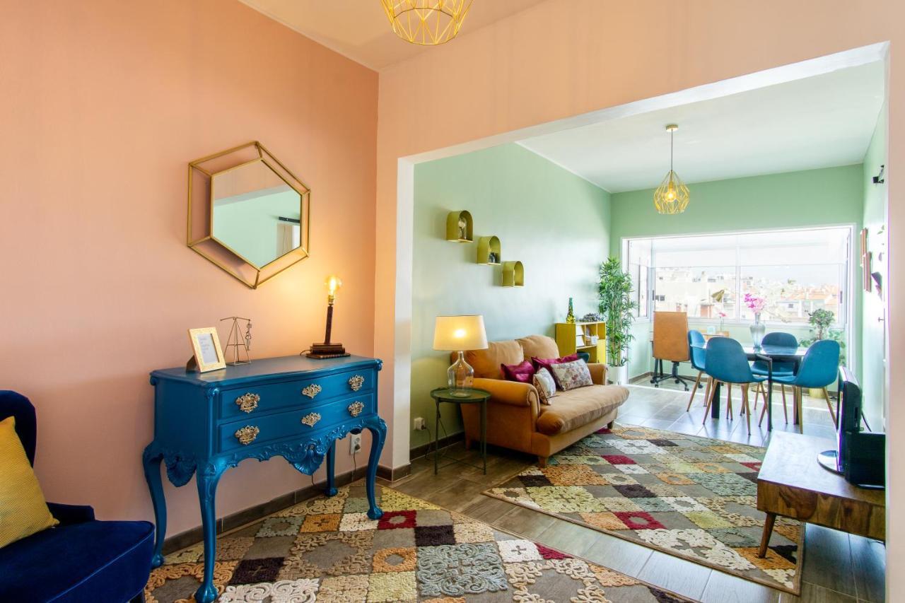 Gaze Out At The City In A Retro-Chic Getaway 리스본 외부 사진